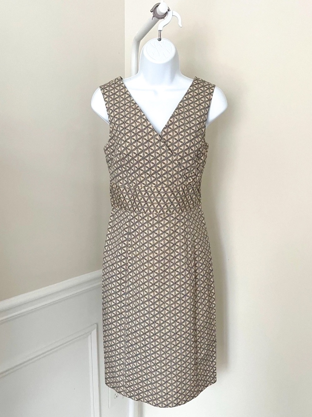 GAP Stretch Faux Wrap Sheath Dress Sleeveless V Neck Brown Floral Geo Women’s 8